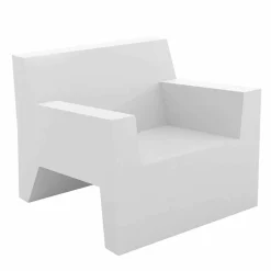 Poltrona da esterno di design Jut by Vondom, in resina di polietilene