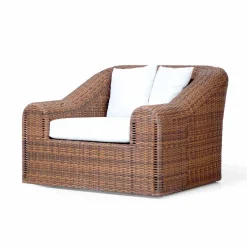 Poltrona da esterno in polietilene intrecciato a mano di design Cooper