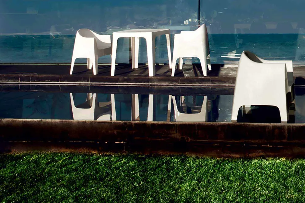 Poltrona da giardino di design Solid by Vondom, in polipropilene, 4 pezzi