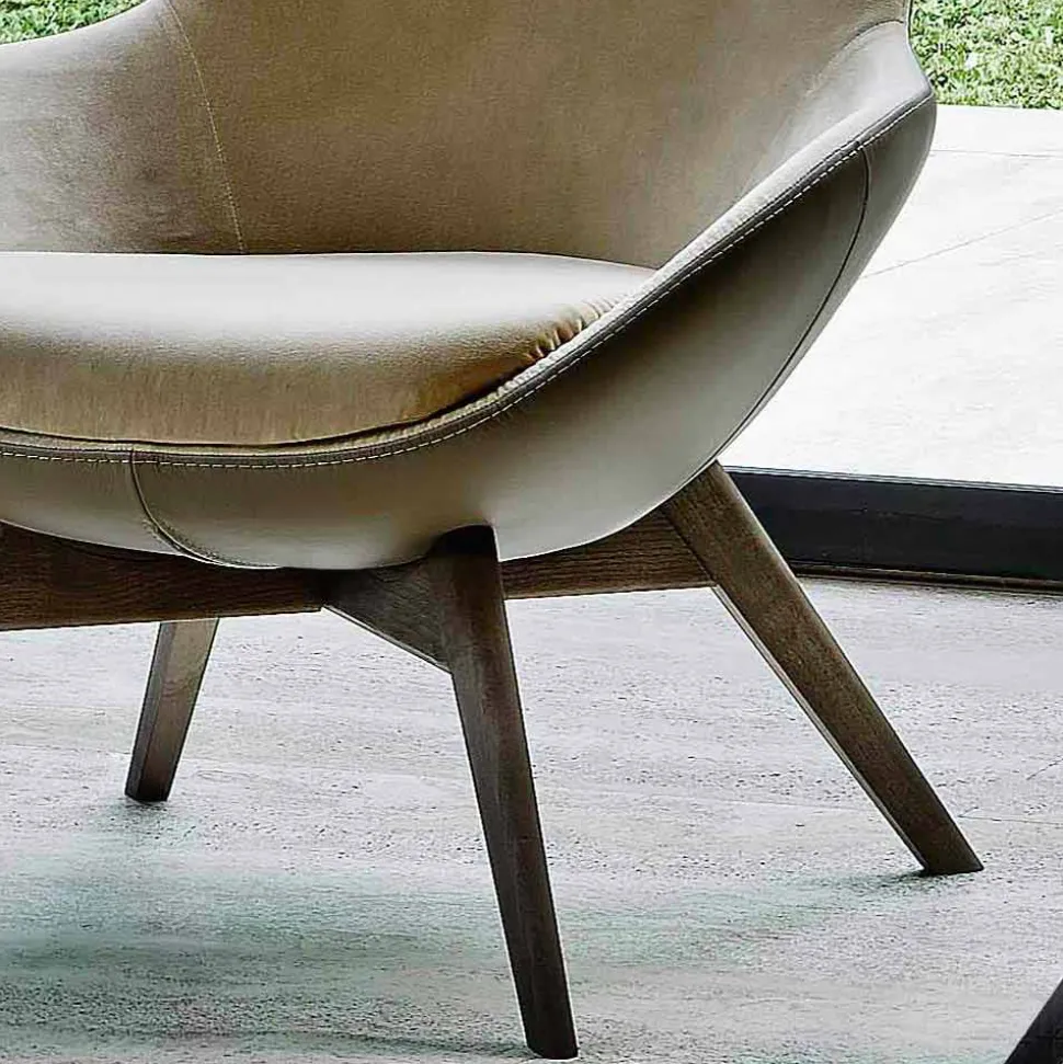 Poltrona da Salotto in Pelle e Tessuto con Base in Legno Made in Italy - Ama