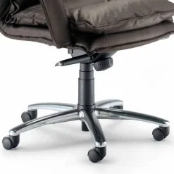 Poltrona di design direzionale similpelle realizzata in Italia Gemma