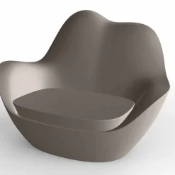Poltrona in polietilene per esterno Sabinas by Vondom, design moderno