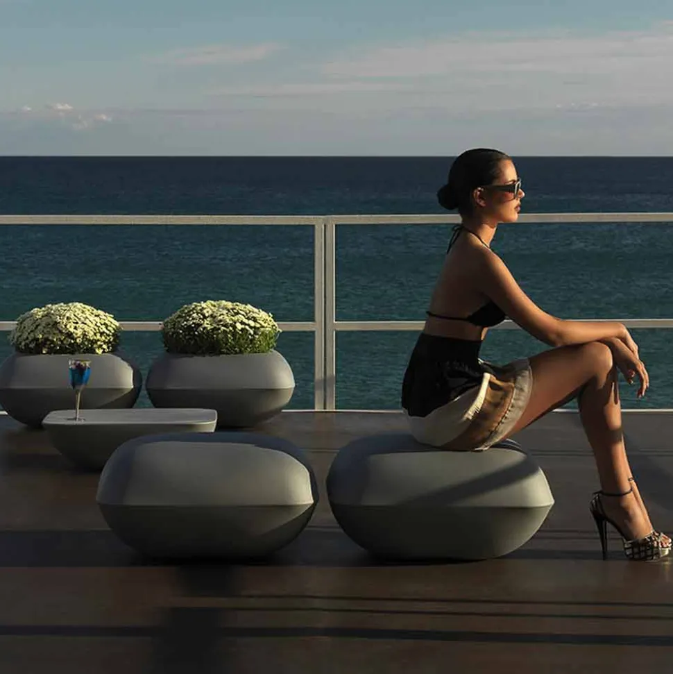 Pouf da esterno di design Pillow by Vondom in polietilene. 67x67 cm