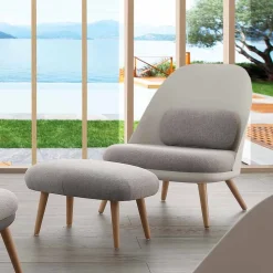 Pouf di design in tessuto con base in legno massello faggio Arezzo