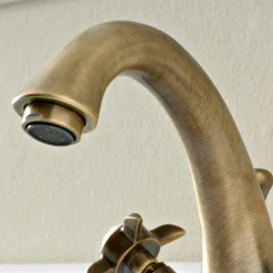 Rubinetto Monoforo per Lavabo Classico in Ottone e Maniglie a Farfalla - Miriano
