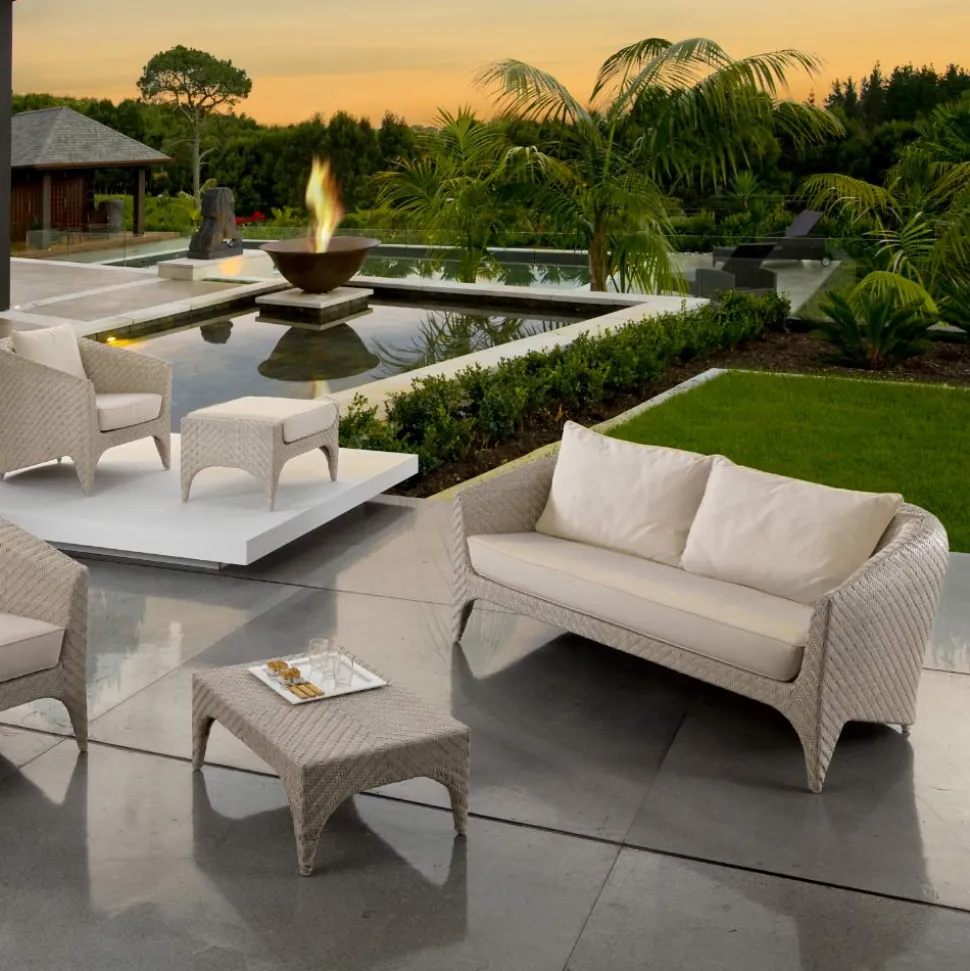 Salotto in Polyrattan Marca REHAU di Diverse Finiture e Cuscini Bianchi - Pazzia