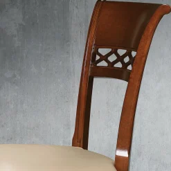 Sedia Classica in Legno di Faggio Schienale Decorato e Ecopelle - Milissa