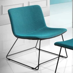 Sedia con Poggiapiedi in Tessuto Vulcano e Gambe in Metallo Made in Italy - Amane