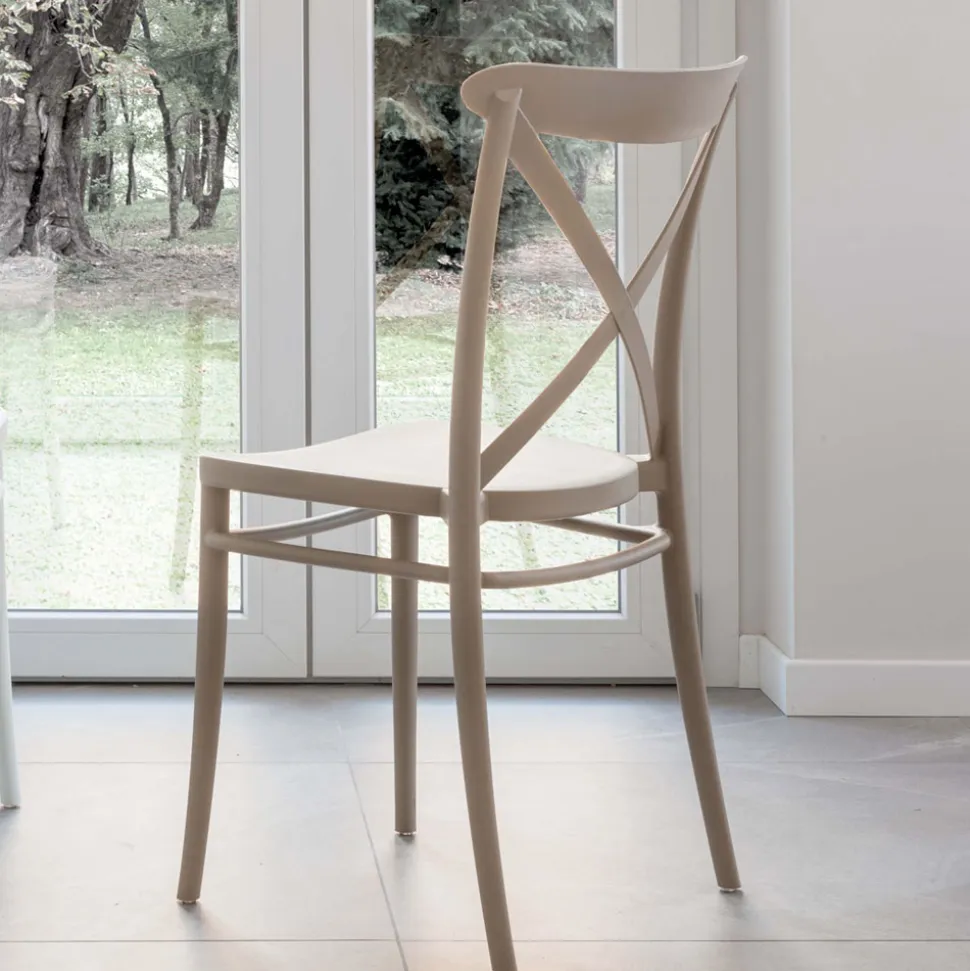 Sedia da Interno e Esterno Impilabile in Resina Rinforzata con Fiberglass - Naira