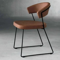 Sedia di design in metallo e tessuto prodotta in Italia Formia