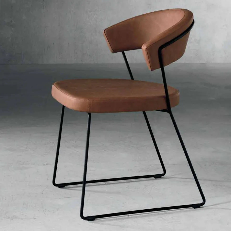 Sedia di design in metallo e tessuto prodotta in Italia Formia