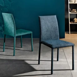 Sedia di design per sala da pranzo in tessuto fatta in Italia, Conny
