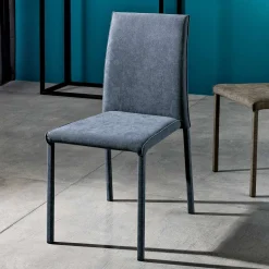 Sedia di design per sala da pranzo in tessuto fatta in Italia, Conny