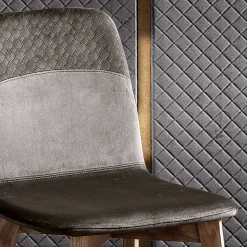 Sedia Elegante di Design Moderno in Velluto Colorato e Legno - Bizet