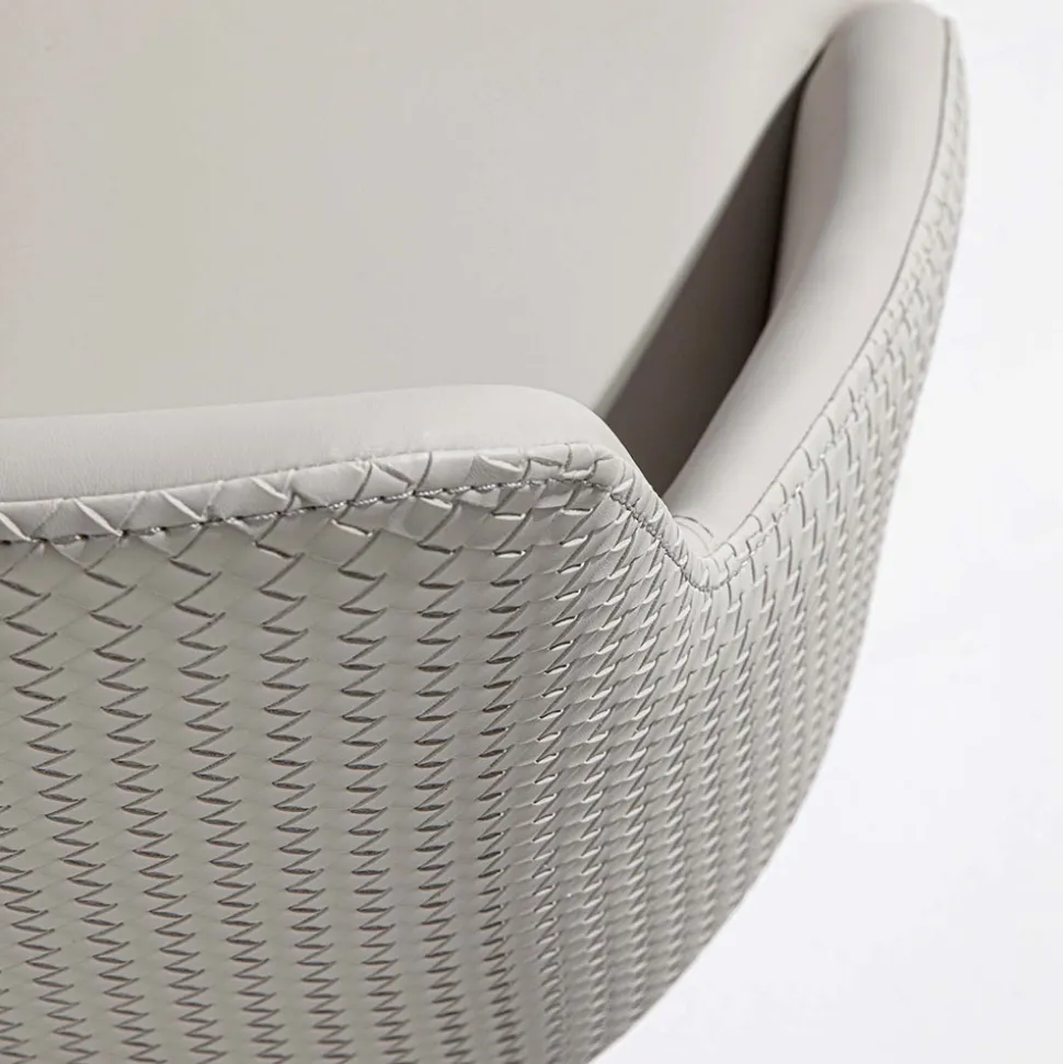 Sedia in Ecopelle con Schienale Decorato e Base in Metallo Nero, 2 Pezzi - Nima