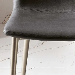 Sedia in Tessuto Fibrato Effetto Pelle e Gambe in Metallo Made in Italy - Amane