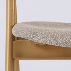 Sedia Moderna da Soggiorno in Diversi Tessuti con scocca in Legno - Wolter
