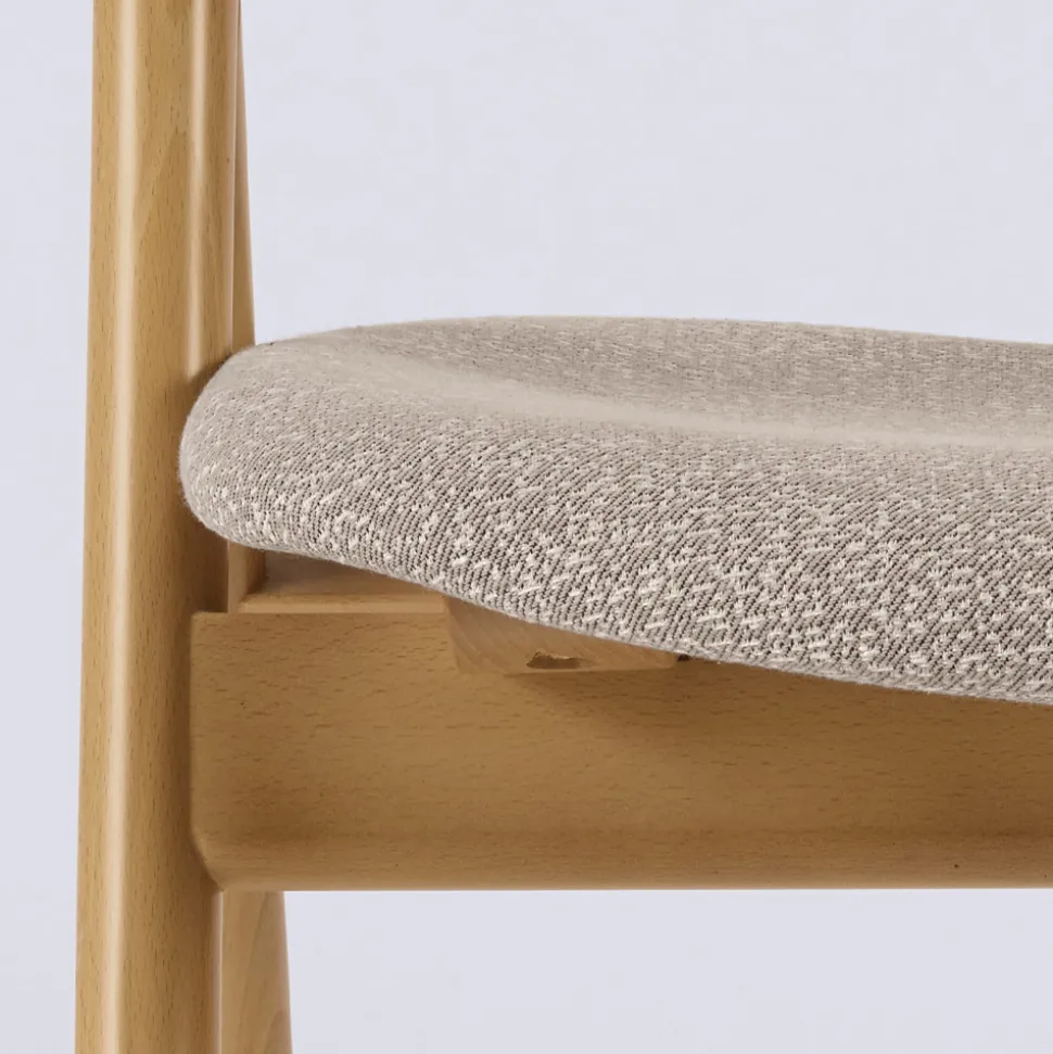 Sedia Moderna da Soggiorno in Diversi Tessuti con scocca in Legno - Wolter
