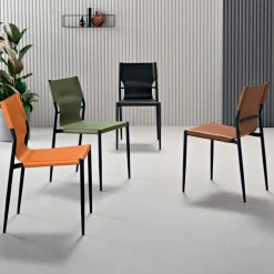 4 Sedie in Similcuoio Colorato e Base in Metallo Verniciato - Commedia