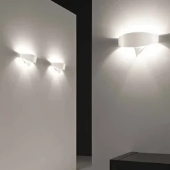 Selene Scudo applique in acciaio verniciato dal design moderno