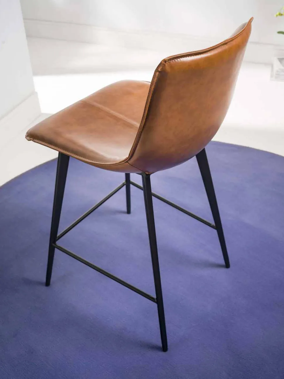 Sgabello Base 4 Gambe, H 65 in Ecopelle Effetto Cuoio - Ovidio