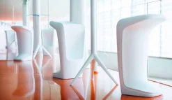 Sgabello da esterno di design moderno Ufo by Vondom in polietilene