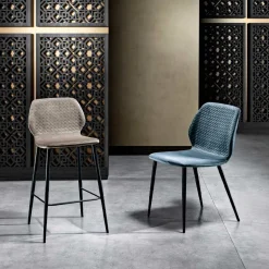 Sgabello Elegante in Velluto Colorato Trapuntato e Metallo Antracite - Scarat