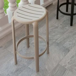 Sgabello in Polipropilene Rinforzato con Fiberglass in Diversi Colori - Neev