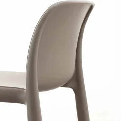 Sgabello in resina con fiberglass dal design moderno Grosseto
