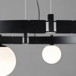 Sospensione di Design Ovale in Alluminio Nero con Sfere e Faretti - Esodo