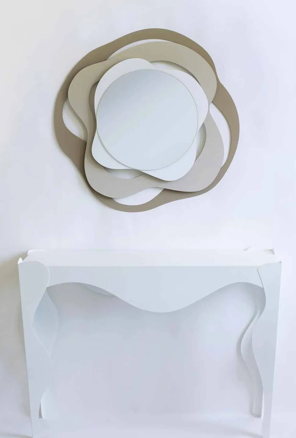 Specchio di Design Moderno da Muro in Ferro Tricolore Made in Italy – Gertrude