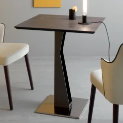 Tavolino Alto Quadrato in Metallo Inclinato e Piano Ceramica Opaca - Coriko