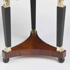Tavolino da salotto con piano in vetro e decorazioni in ottone, Venere