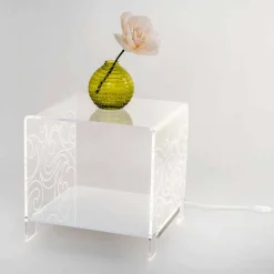 Tavolino di design in plexiglass con luce led made in Italy, Chiusi