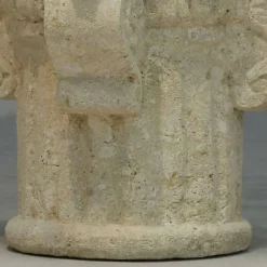 Tavolino in Pietra di Vicenza e cristallo scolpito a mano Balos