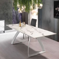 Tavolo allungabile fino 270 cm moderno con gambe in metallo, Villongo