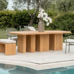 Tavolo con Piano in Teak Spazzolato con Angoli Stondati - Destinazione