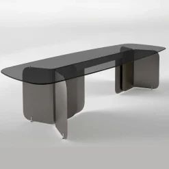 Tavolo con Piano Sagomato in Vetro e Base in Metallo Curvato - Piacere