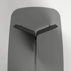Tavolo con Piano Sagomato in Vetro e Base in Metallo Curvato - Piacere