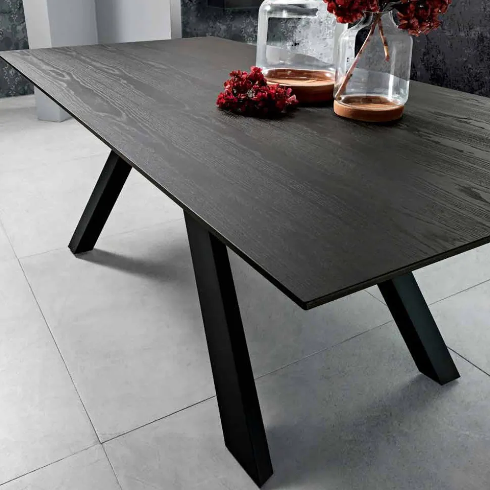 Tavolo da cucina in legno MDF e metallo fatto in Italia, Wilmer