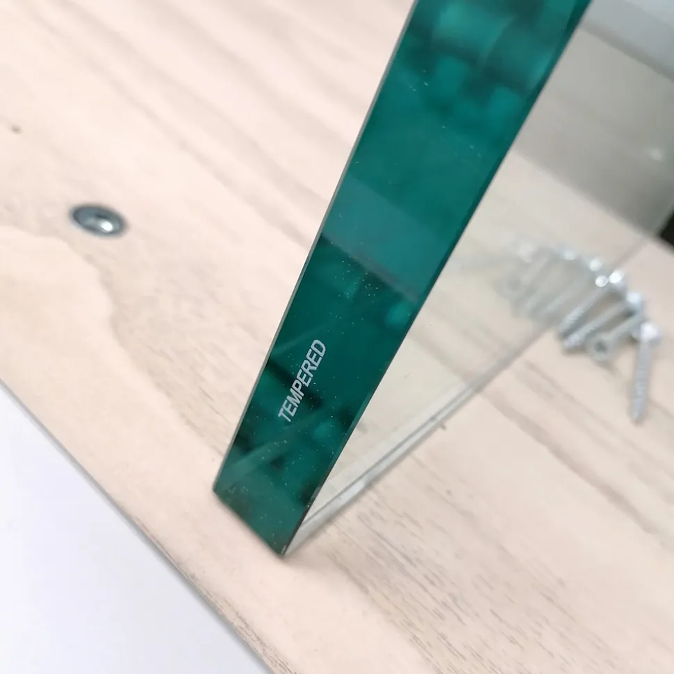 Tavolo da Pranzo Moderno in Legno Impiallacciato e Vetro Made in Italy – Strappo