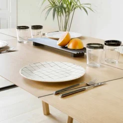 Tavolo da Pranzo Moderno in Legno di Frassino con Dettagli Neri o Oro - Andria