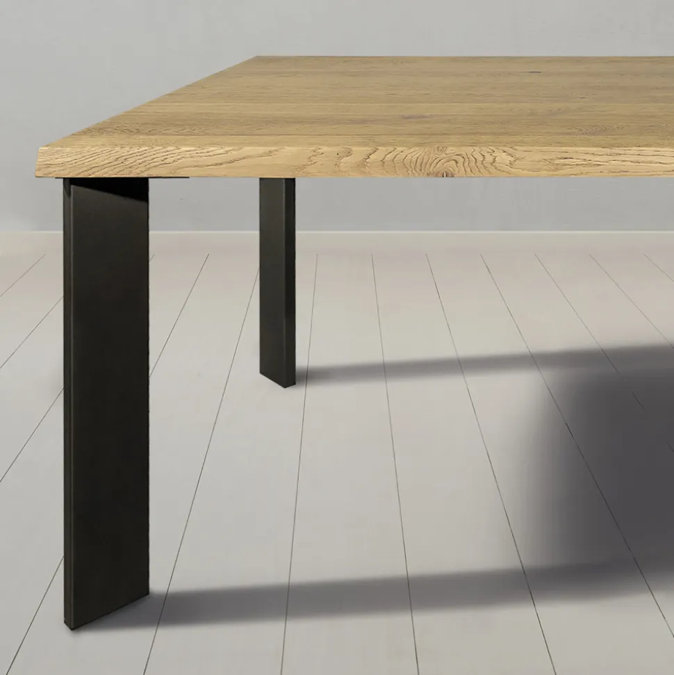 Tavolo in Rovere Nodato Massellato e Gambe in Metallo Made in Italy - Vicente