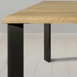 Tavolo in Rovere Nodato Massellato e Gambe in Metallo Made in Italy - Vicente