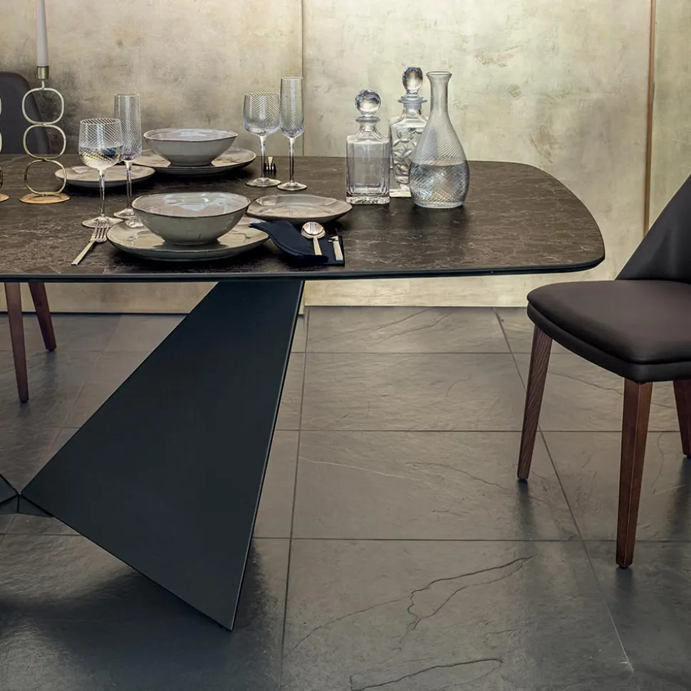 Tavolo Sala da Pranzo Piano in Ceramica Opaca e Gambe in Metallo - Monacco