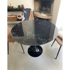Tavolo Tulip Eero Saarinen H 74 Rotondo in Marmo Nero Marquinia Made in Italy - Scarlet