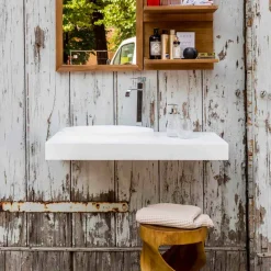 Top in Solid Surface sospeso con lavabo integrato Arona
