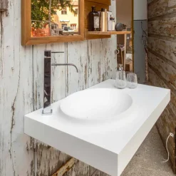 Top in Solid Surface sospeso con lavabo integrato Arona