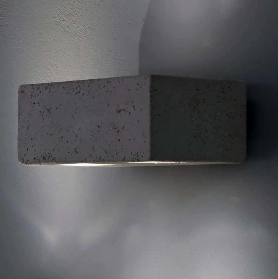 Toscot Smith applique a LED da giardino in terracotta, fatta in Toscana