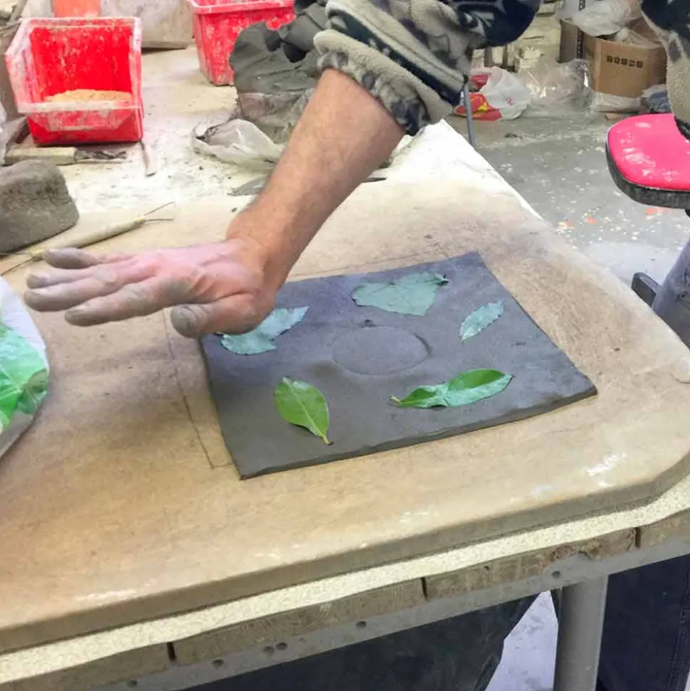 Toscot Vivaldi applique in terracotta fatto a mano in Italia